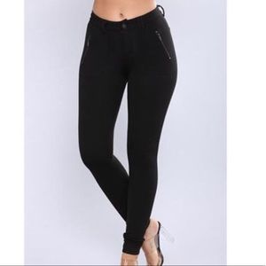 Black skinny pants